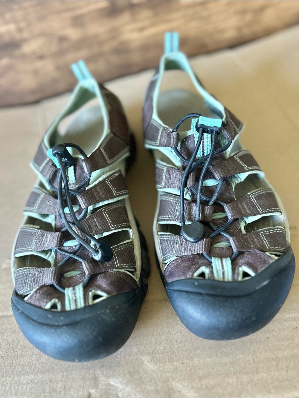 KEEN women’s 9.5 Brown & MintOutdoor Fisherman Waterproof Hiking Sandals